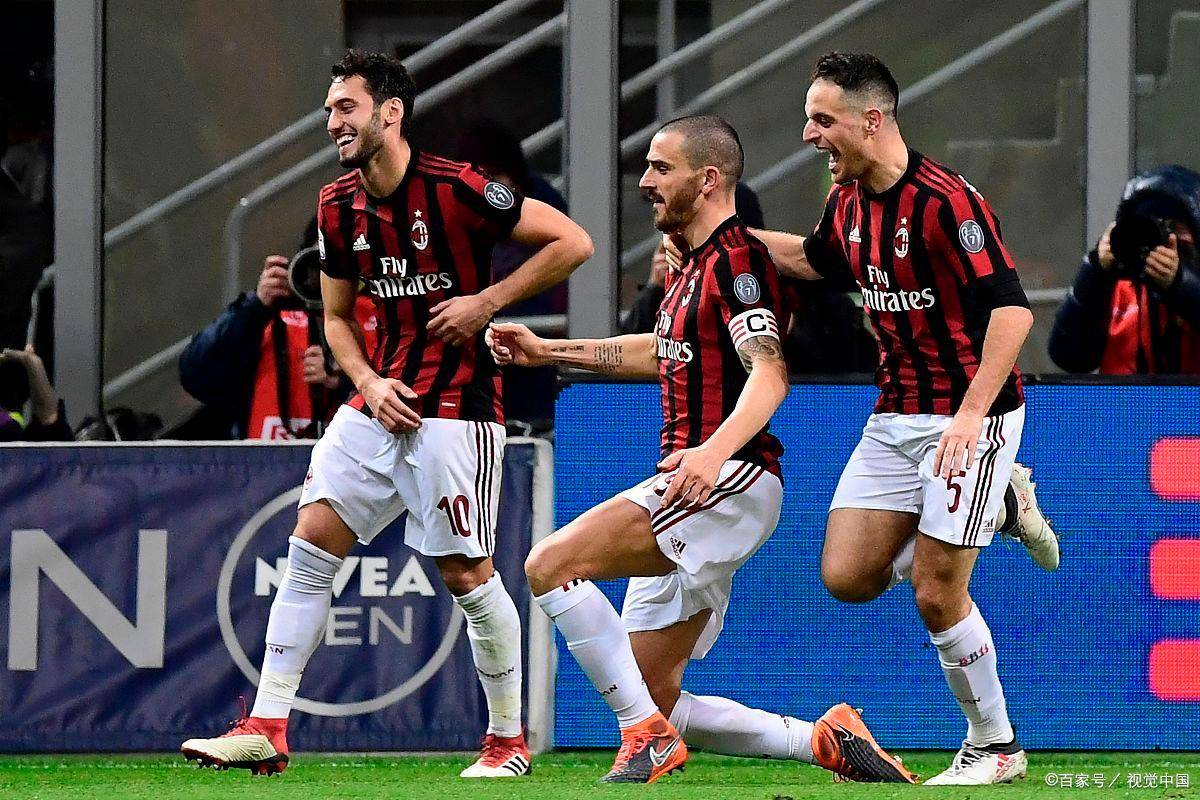 记者：世界杯抽签仪式开始前，大力神杯已经抵达华盛顿（记者：抽签仪式未启，大力神杯已抵华盛顿）