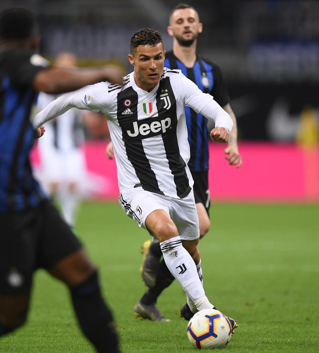 不用戴智能设备也能沉浸体验，主裁视角回顾维拉2-1曼联（无需智能穿戴也能沉浸观赛：主裁视角重温维拉2-1曼联）