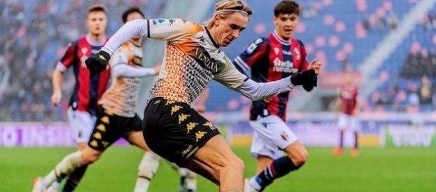 英超将迎第42次首尾对决，此前榜首球队30胜7平4负（英超第42次头尾大战将打响：榜首过往战绩30胜7平4负）