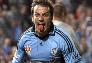 半场：莱比锡2-0法兰克福，哈德、鲍姆加特纳相互传射（半场战报：莱比锡2-0领先法兰克福，哈德与鲍姆加特纳互送传射）