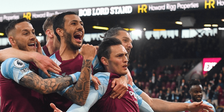 中超：上海海港主场4-1大胜深圳（中超联赛：上海海港主场4比1击败深圳队）