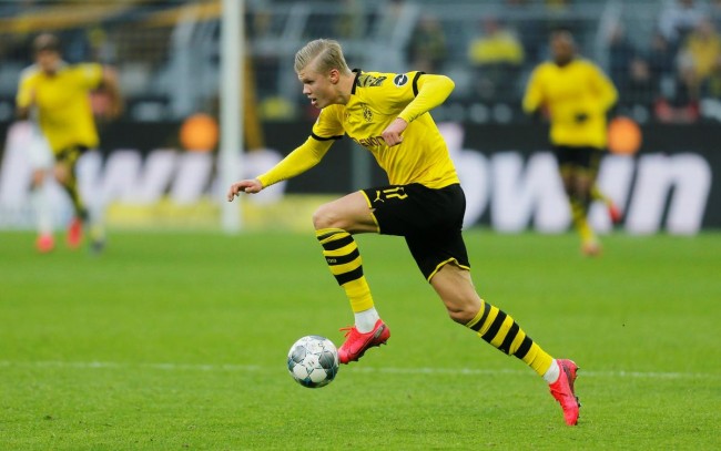 克雷莫内塞2-0莱切，博纳佐利建功，萨纳夫里亚锁定胜局（克雷莫内塞2比0力克莱切：博纳佐利先拔头筹，萨纳夫里亚终结悬念）