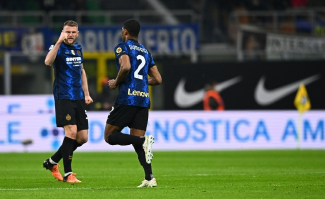 首发出战阿尔巴尼亚，22岁夸安萨英格兰成年队首秀（22岁夸安萨迎英格兰成年队处子秀，首发对阵阿尔巴尼亚）