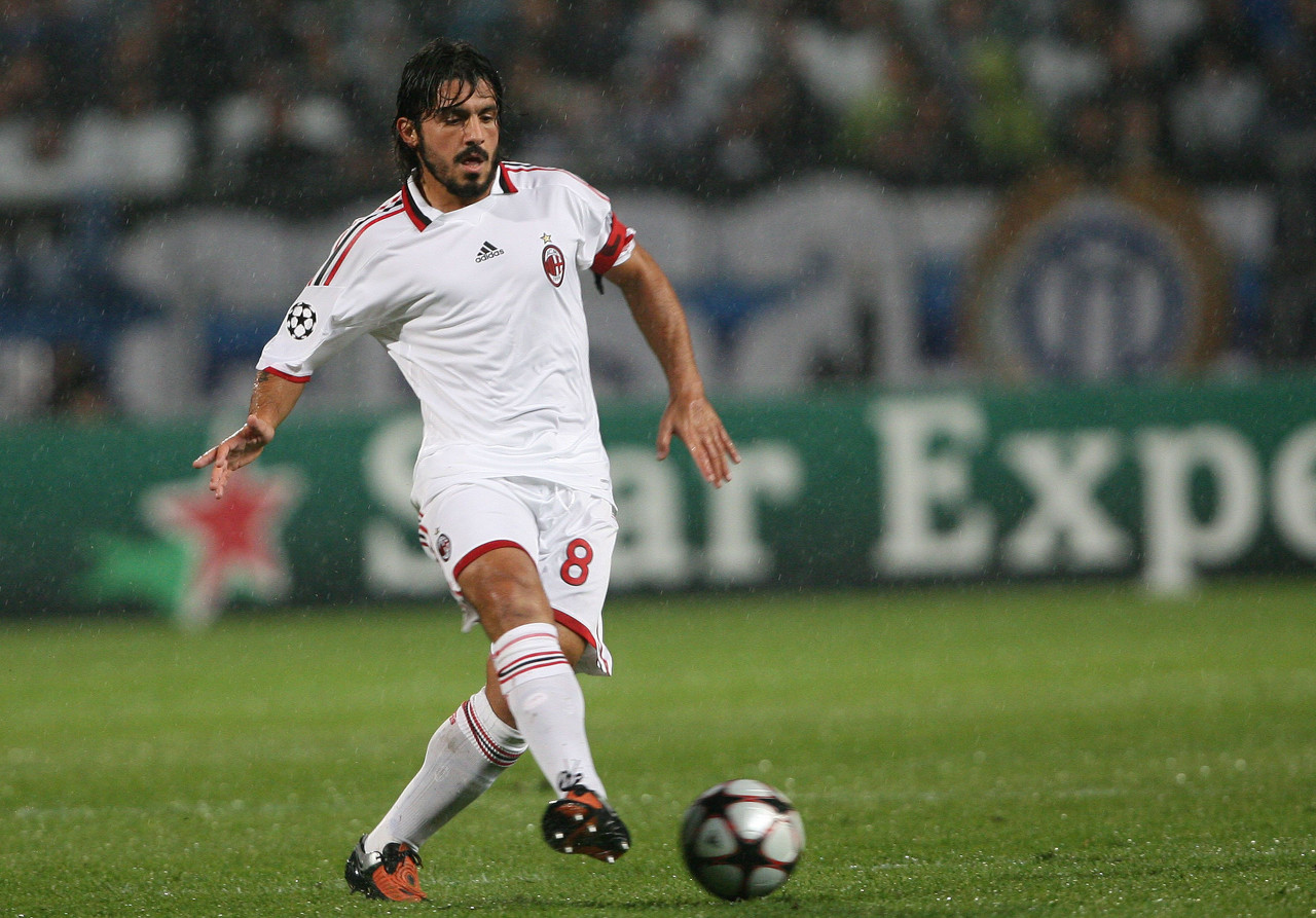 B费双响导演4-1大胜！曼联客场血洗垫底狼队，强势杀回前六（B费梅开二度导演4-1大捷！曼联客场横扫榜尾狼队，强势重返前六）