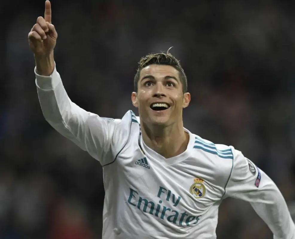 德甲半场：霍恩顿吉破门，格雷罗扳平，拜仁慕尼黑1-1圣保利（半场战报：霍恩顿吉先拔头筹，格雷罗扳平，拜仁慕尼黑暂1-1圣保利）