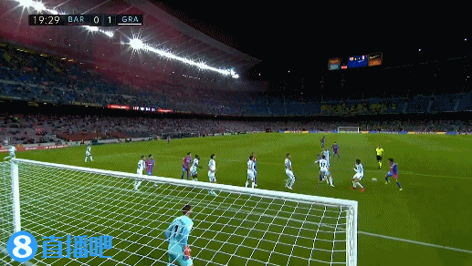 上海申花续约斯卢茨基，欲在亚冠和巴西引援中提升竞争力，期待其带领球队争冠。（申花与斯卢茨基续约，发力亚冠与巴西引援提升战力，盼其率队冲冠）