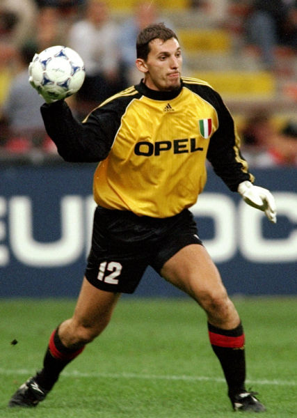 20分钟进2球，德里乌赫当选埃因霍温客场4-1利物浦全场最佳（20分钟双响，德里乌赫获评埃因霍温客场4-1胜利物浦全场最佳）