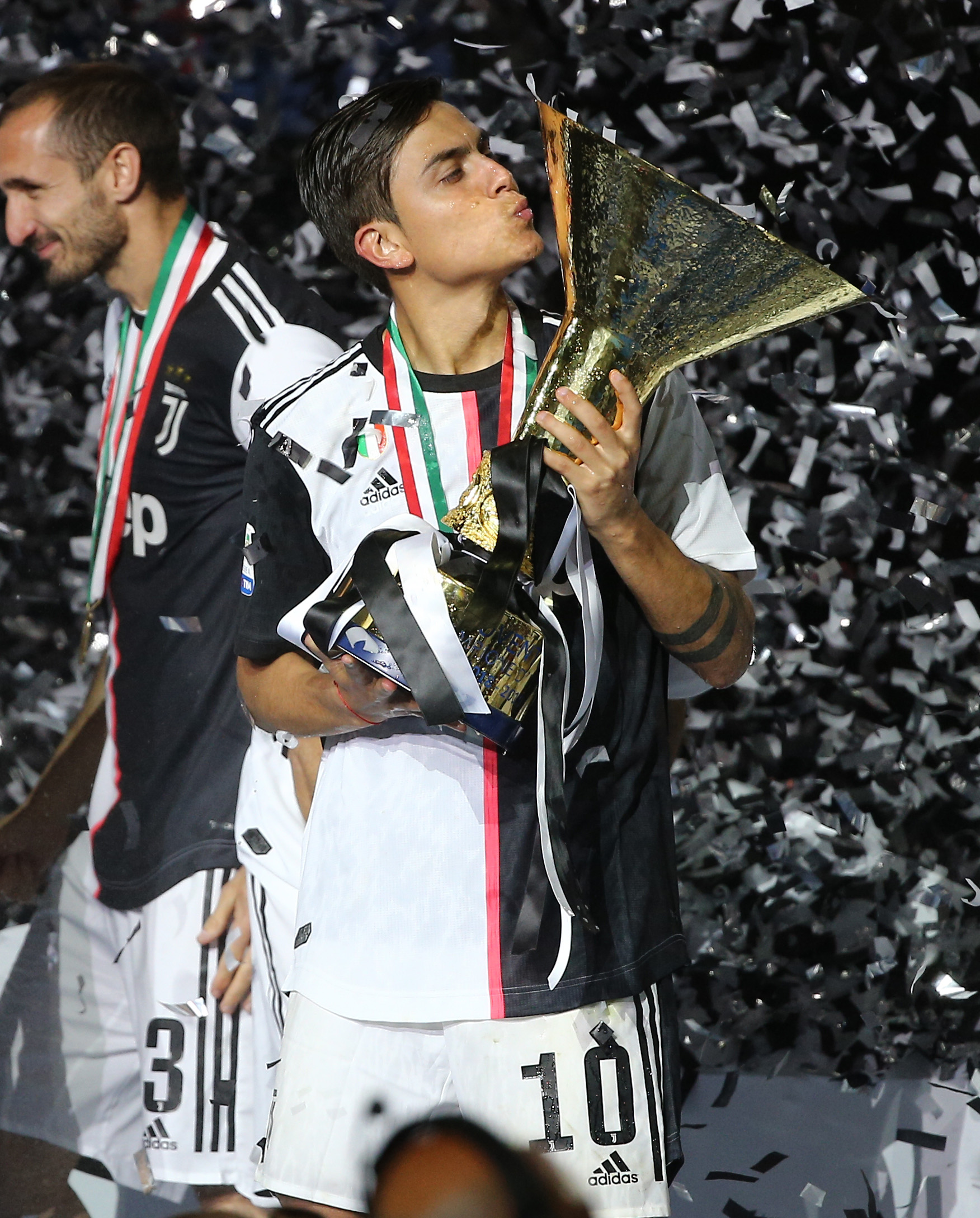 英媒：利兹联有意在冬窗引进米兰前锋希门尼斯（英媒称利兹联计划冬窗签下米兰前锋希门尼斯）