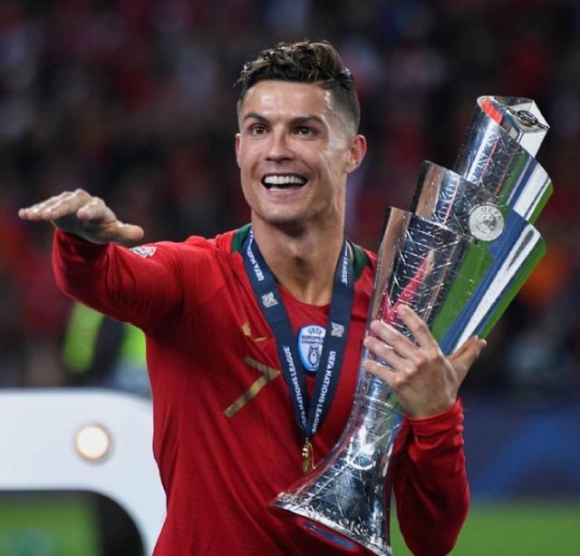 巴萨第六次欧冠单场上半时染红，阿劳霍两度上榜（欧冠赛场巴萨第六次上半场吃红牌，阿劳霍两度在列）