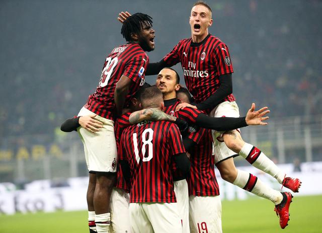 萨索洛前锋皮纳蒙蒂比赛时家中失窃，事发时孩子和保姆在家里（萨索洛前锋皮纳蒙蒂比赛期间家遭窃，孩子与保姆当时在家）