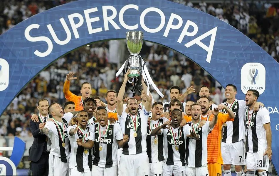 英媒：拜仁有意在一月永久签下梅努，已和他的经纪人直接会谈（英媒：拜仁计划一月买断梅努，已与其经纪人直接会面）